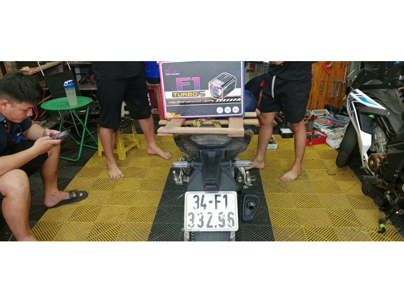 Độ đèn nâng cấp ánh sáng Trợ sáng Titan F1 Turbo S cho xe Winner X
